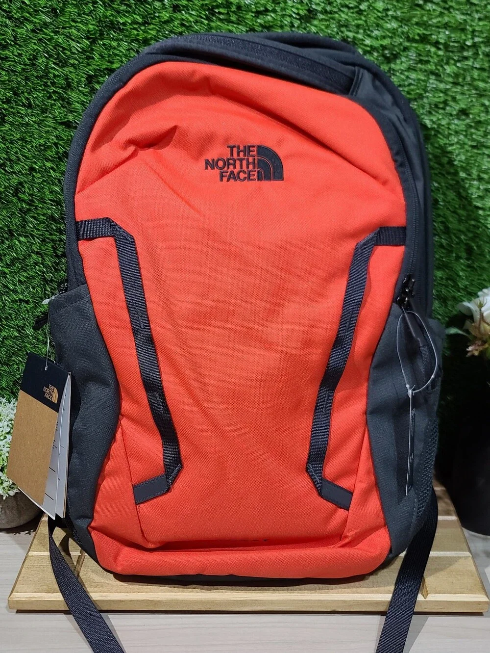 The North Face Women's Vault Backpack - Flare/Asphalt Grey NWT